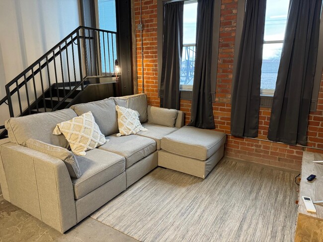 Building Photo - 2019 Montana Ave Rental