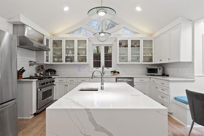 Photo - 1703 Meadowbrook Dr