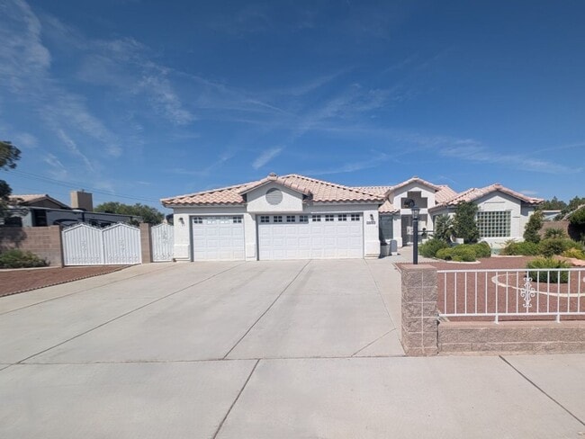 Photo - 3609 N Maverick St House