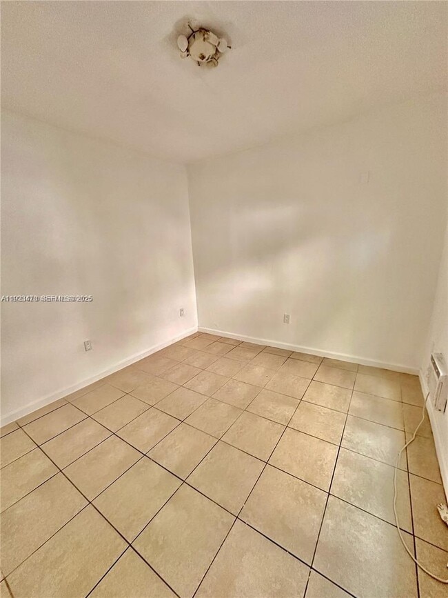 Photo - 437 NE 30th St Unit 8