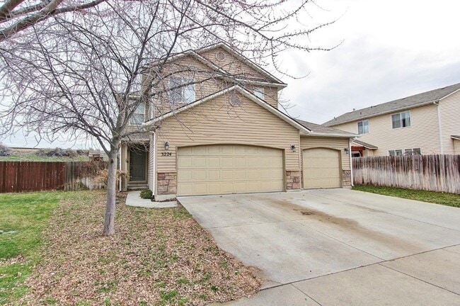Spacious Home in Quiet Neighborhood - Spacious Home in Quiet Neighborhood