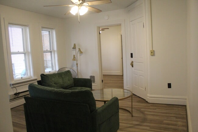 Building Photo - 121 E Pomfret St Unit #2