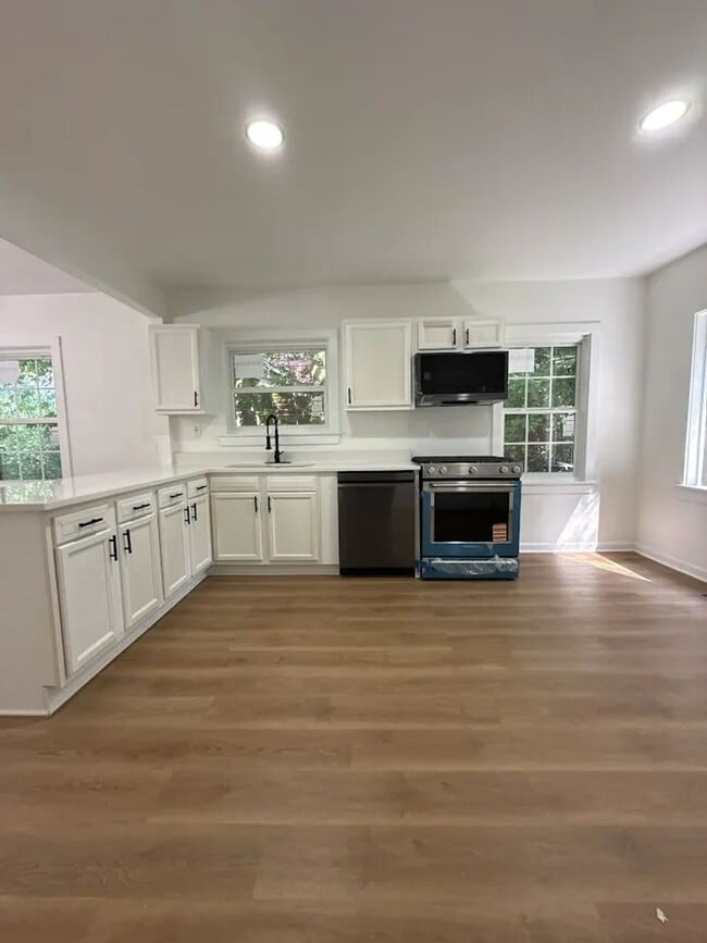 Photo - 1680 Brewer Blvd SW