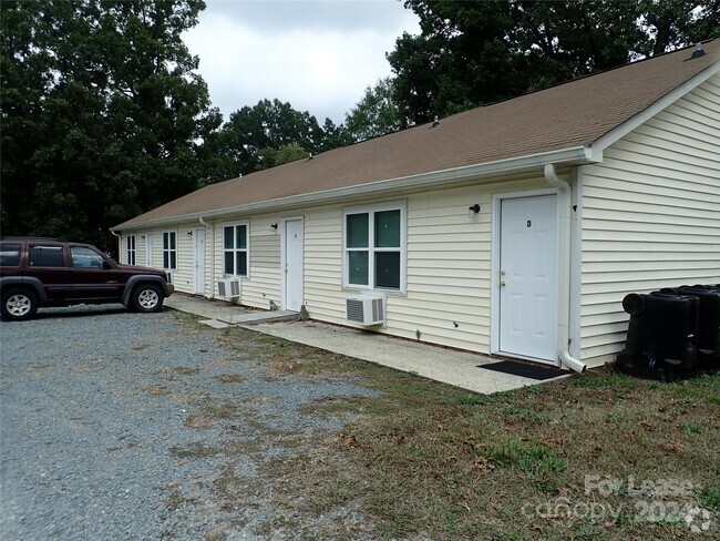 Building Photo - 704 Cotton St Unit B Rental