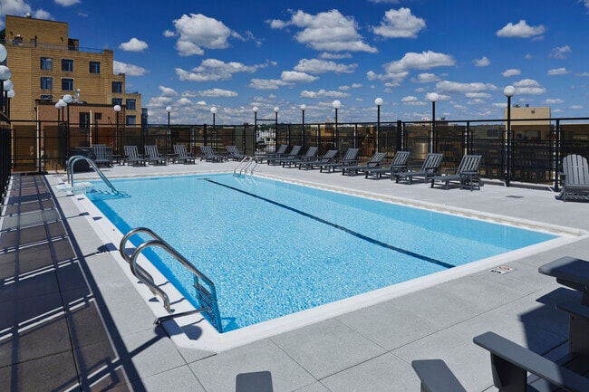 Rooftop pool - 1420 N St NW Unit 414Rentreduced