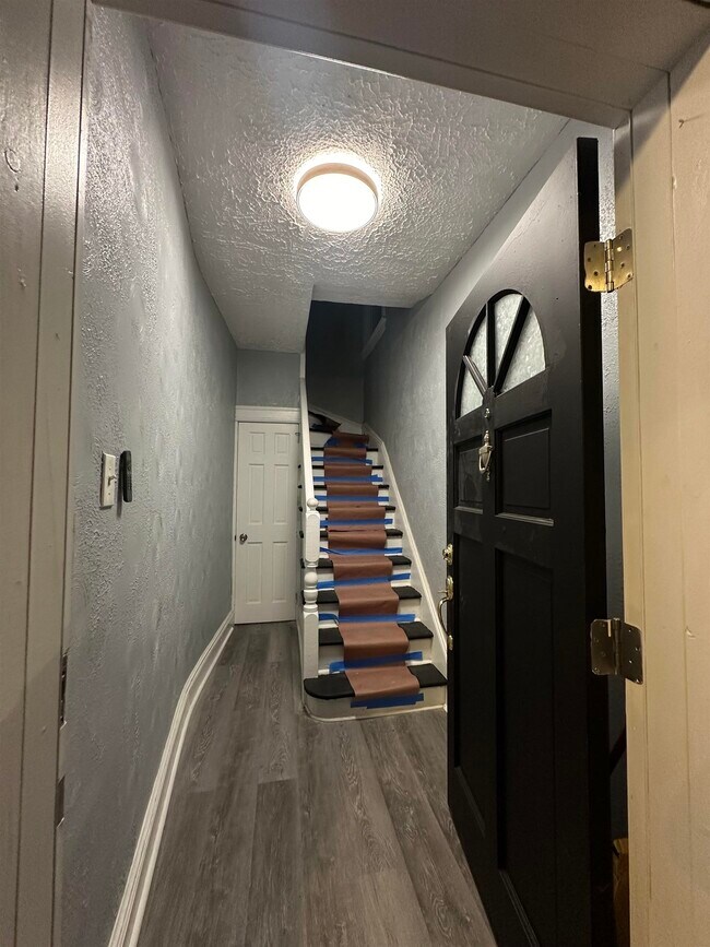 Photo - 313 Pearsall Ave Unidad 2