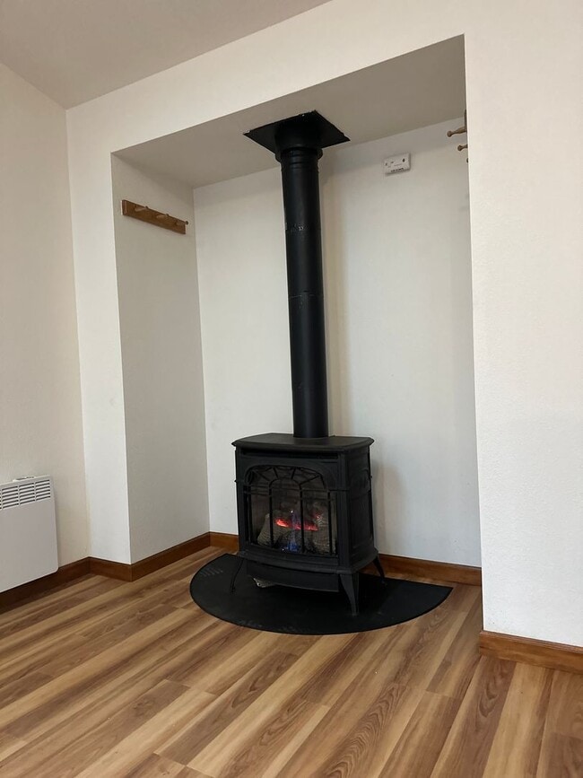 Photo - Updated SW Bend Home with Large Backyard!