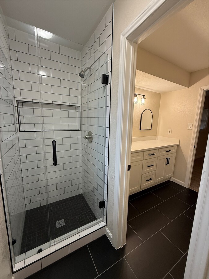 Photo - 4747 Clover St