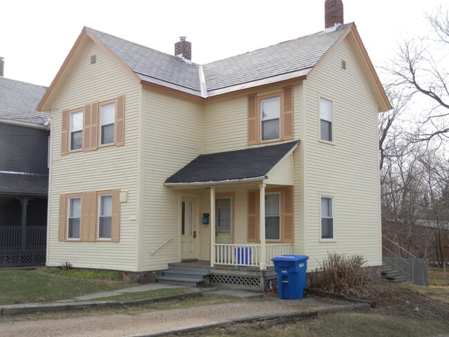 Building Photo - 146 Colchester Ave Rental