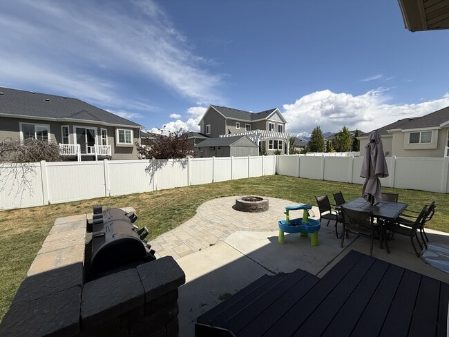 Photo - 744 W Ridgeline Dr