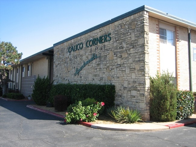 Building Photo - Calico Corners