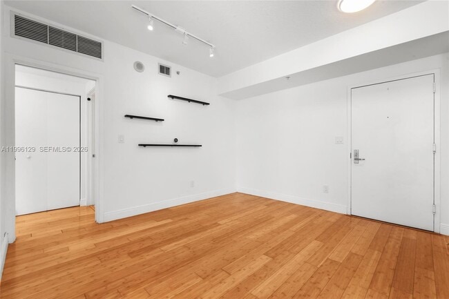 Photo - 335 S Biscayne Blvd Unidad 908