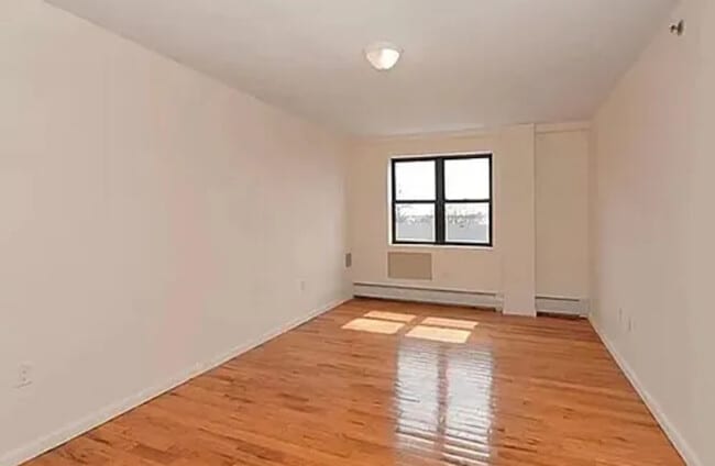 44 Hilton Ave