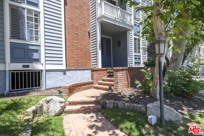 Photo - 11667 Gorham Ave Unidad 303