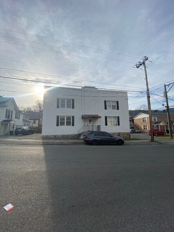 Photo - 209 College Ave