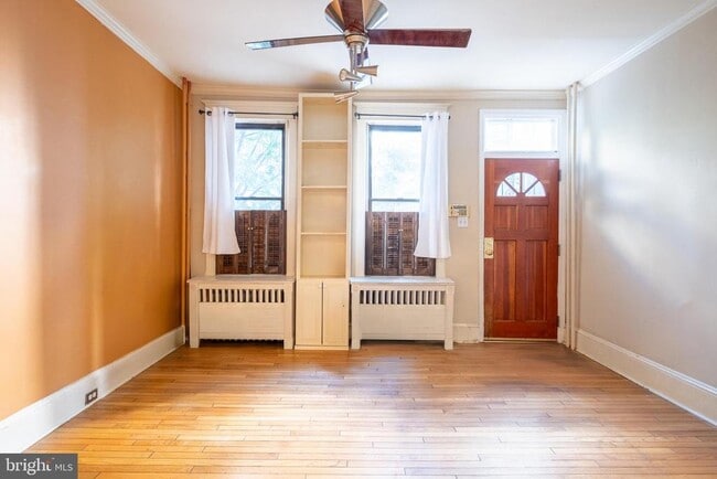 Building Photo - 606 S Delhi St