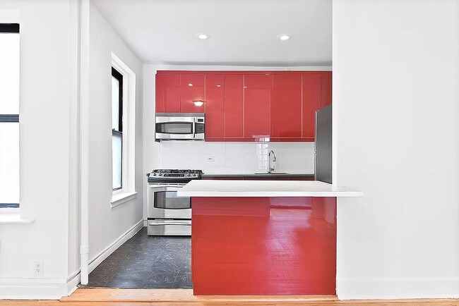 Building Photo - 825 Walton Ave