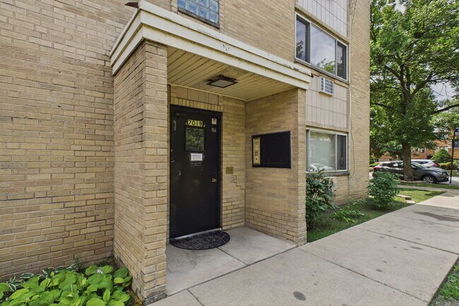 Photo - 7019 N Ridge Blvd