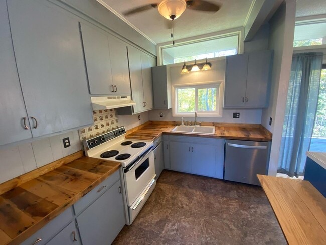 Photo - 218 Hillside Dr