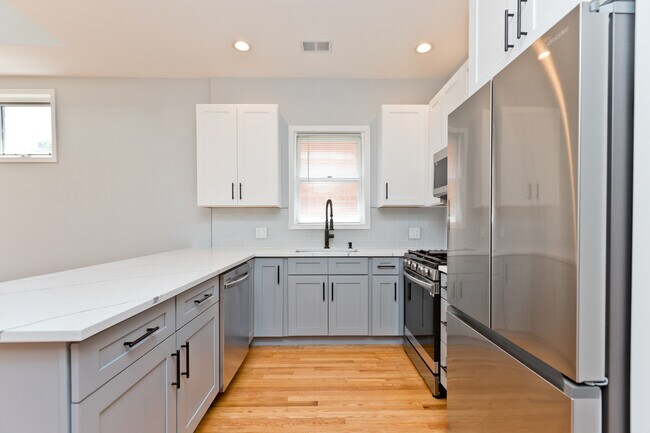 Photo - 2338 N Greenview Ave Unit 3