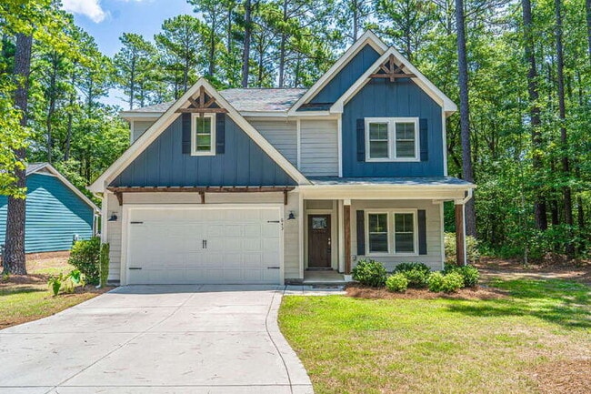 Building Photo - 643 Lilac Ln