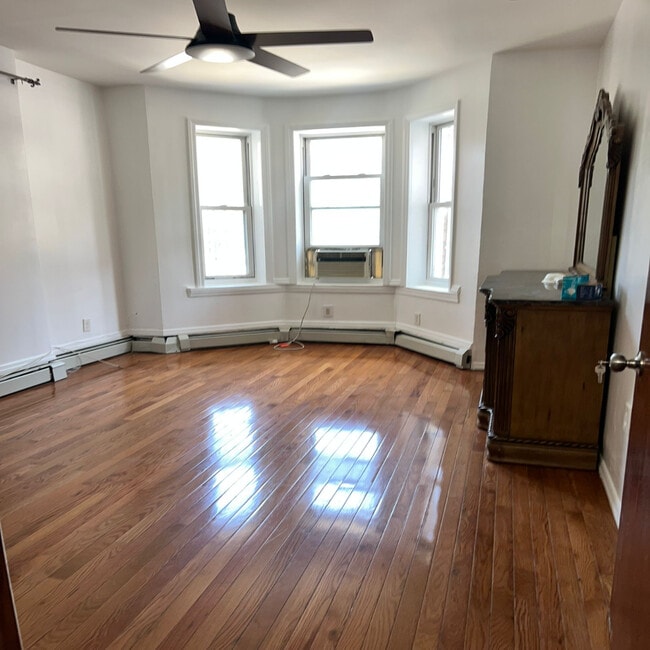 Building Photo - 227A Manhattan Ave Unit 1 Rental