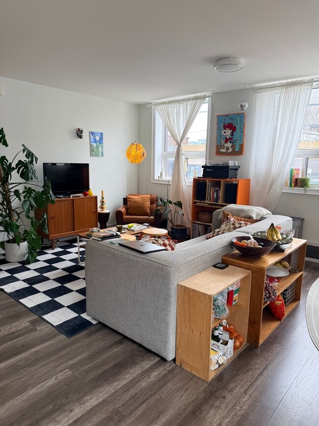 Building Photo - Dovercourt and Hallam Unit 2