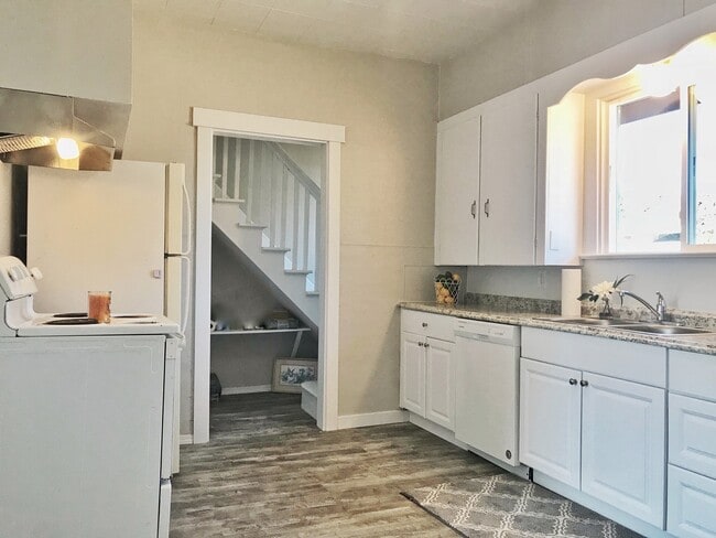 Photo - Completely remodeled 3 bed!