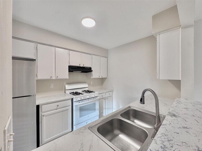 Photo - 2110 Blue Meadow Dr Unit A