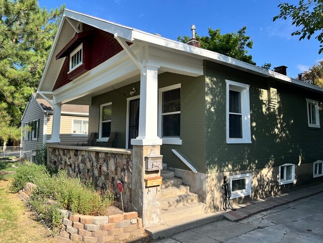 Building Photo - 547 E 2700 S Unit Apartment B