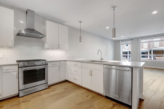 Building Photo - 2337 Champlain St NW Rental