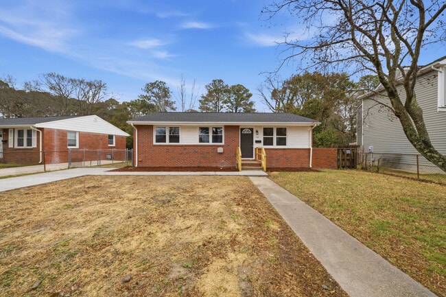 Building Photo - 3021 Menands Dr