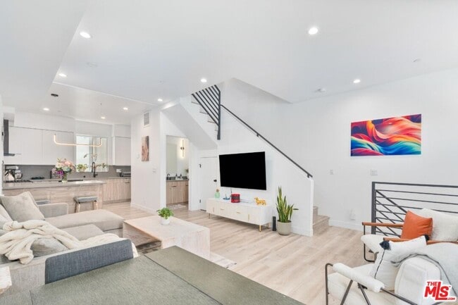 Photo - 4912 S Centinela Ave