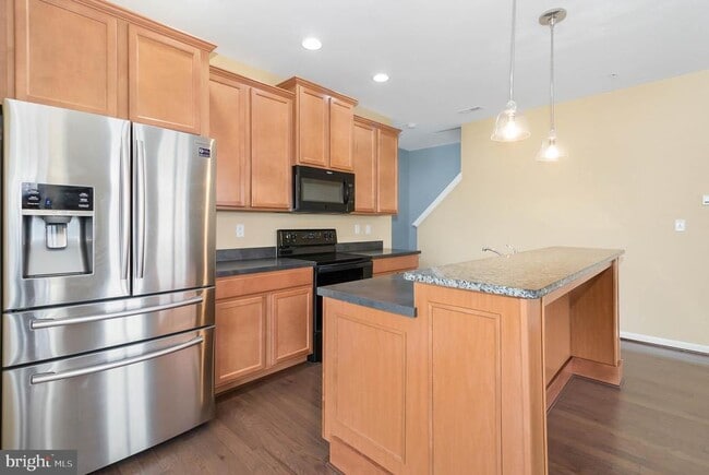 Photo - 3038 Meridian Cmns