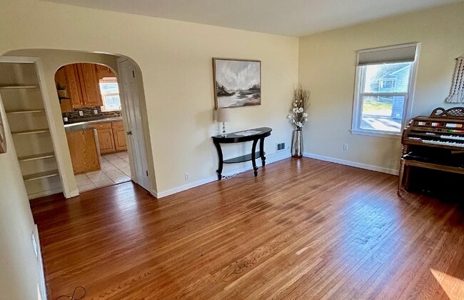 Photo - 140 Morgan Rd