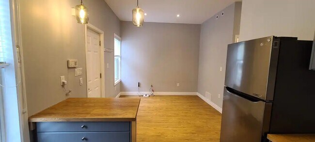 Photo - 250 Shuter St