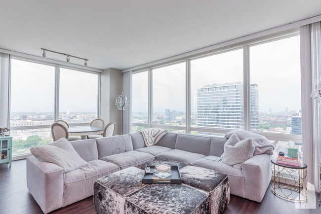 Photo - 757 N Orleans St Unidad #2009