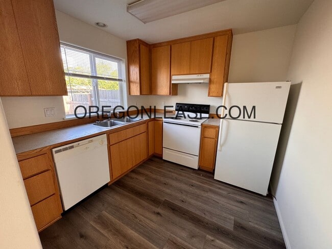 Photo - Newly remodeled 3 bedroom townhouse in Springfield Unidad 270 s 41st place #1