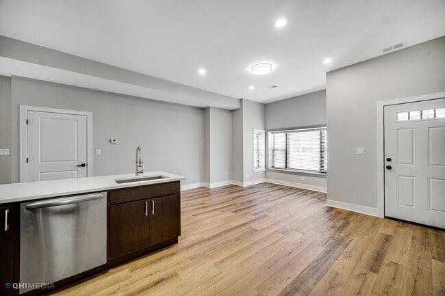 Photo - 2735 W Polk St Unit 2