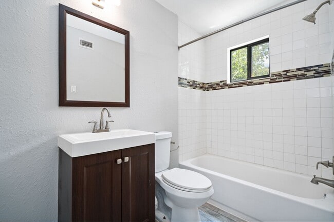 Dream Montrose - 1423 Kipling Street