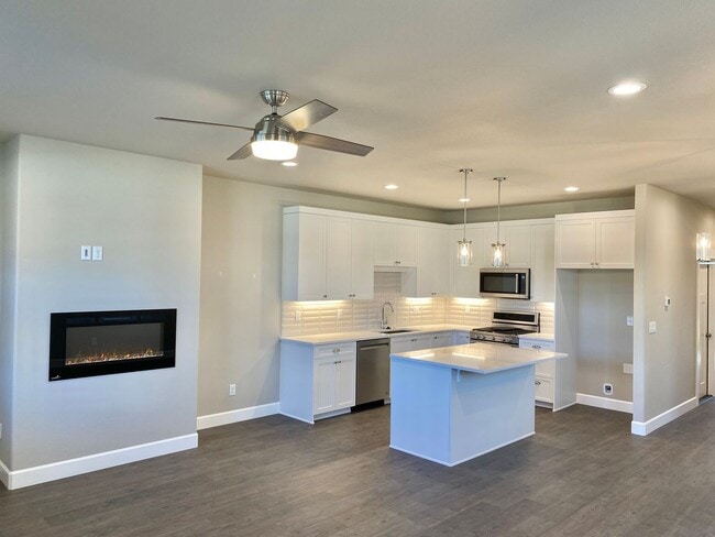 Photo - 20465 Aberdeen Dr