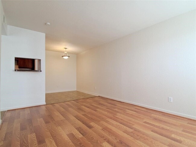 Photo - 8100 Creekbend Dr Unit 184