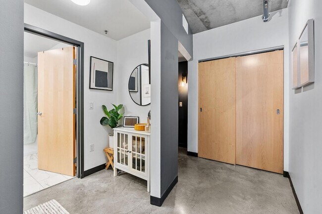 Photo - 730 N 4th St