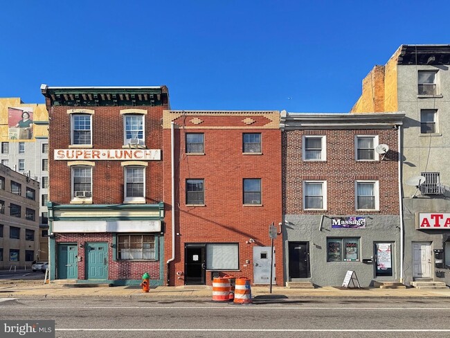 Building Photo - 1241 Vine St Rental