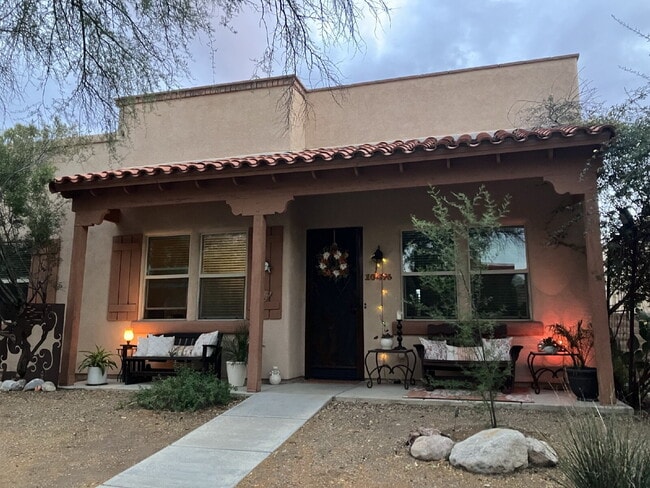 Building Photo - "Charming 3-Bed, 2-Bath Oasis in Tucson – Spacious 1717 Sq Ft Gem!"
