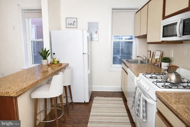 Building Photo - 2309 E York St Unit 2R