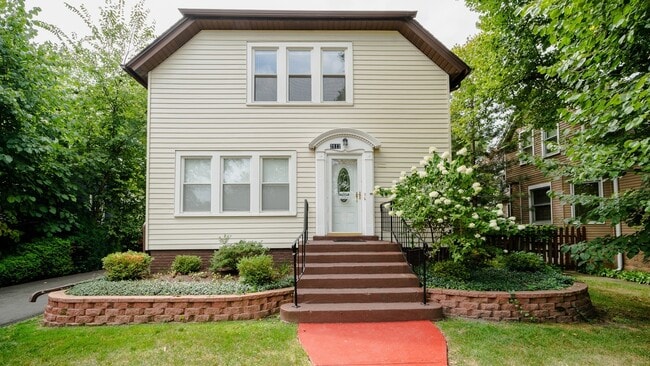 2117 Lake Ave 1F  