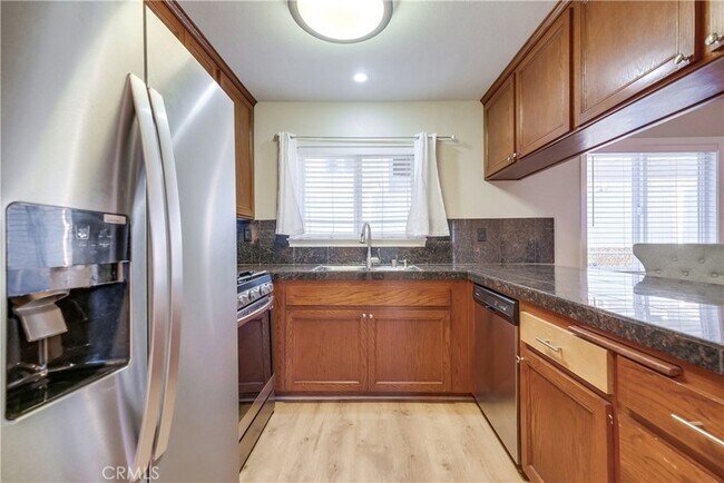 Photo - 2756 Gramercy Ave Unit B