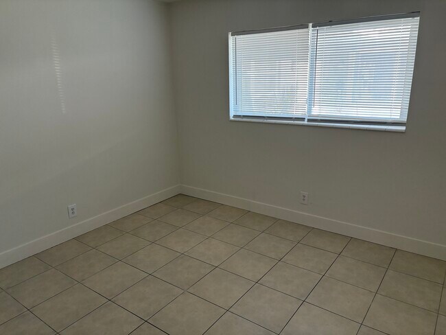 Photo - 4741 NE 21st Ter Unidad 4741 #1
