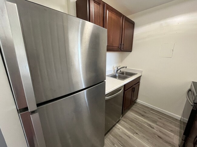 Photo - Pearl Ridge Gardens & Tower (Aiea) - 1 bedroom, 1 parking, swimming pool, and AC Unit 602